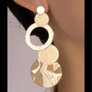 NWOT Round Drop Earrings